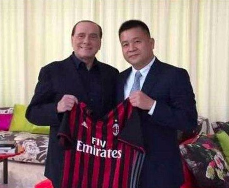 客厅丝袜麻麻被进进出出观看视频