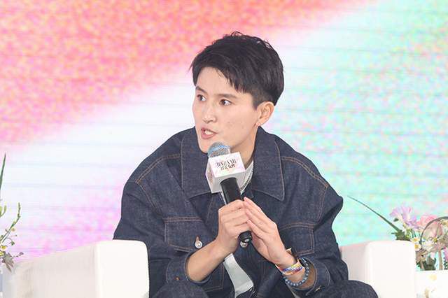 女人与狗配